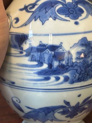 A Chinese blue and white ewer with landscape design, Transitional period — 照片 8
