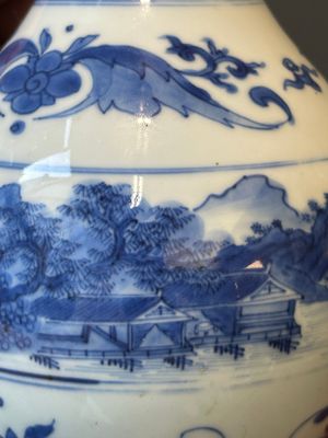 A Chinese blue and white ewer with landscape design, Transitional period — 照片 9