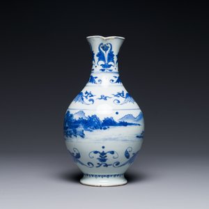 A Chinese blue and white ewer with landscape design, Transitional period — 照片 2