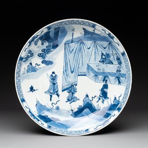 A Chinese blue and white 'execution' dish, Kangxi — photo 1