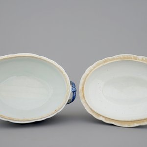 A Chinese blue and white export tureen on stand, Qianlong, 18th C. — photo 7