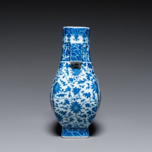 A Chinese blue and white 'fanghu' vase with lotus scrolls, Qianlong mark, 19/20th C. — photo 3