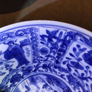 A Chinese blue and white figurative panel bowl, Wanli — photo 11