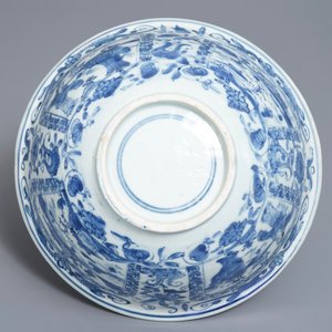 A Chinese blue and white figurative panel bowl, Wanli — photo 6