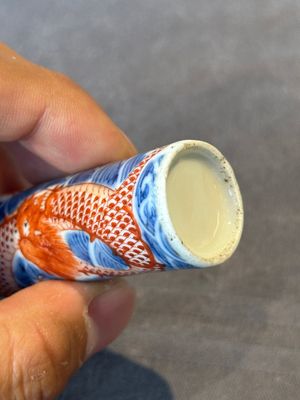 A Chinese blue and white 'figurative' snuff bottle and a blue, white and iron-red 'dragon' snuff bottle, Qianlong mark, 19th C. — photo 8
