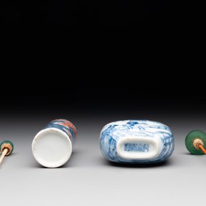 A Chinese blue and white 'figurative' snuff bottle and a blue, white and iron-red 'dragon' snuff bottle, Qianlong mark, 19th C. — photo 6