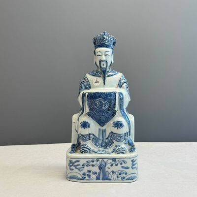 A Chinese blue and white figure of a Daoist deity — photo 1