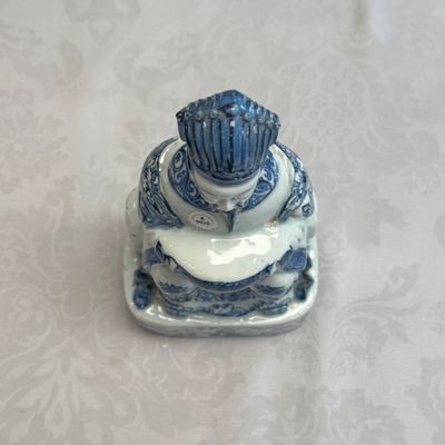 A Chinese blue and white figure of a Daoist deity — photo 5