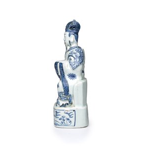A Chinese blue and white figure of a Daoist deity — photo 3