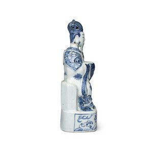 A Chinese blue and white figure of a Daoist deity — photo 4