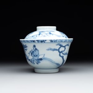 A Chinese blue and white 'figures and a phoenix' tea bowl and cover, Yongzheng — photo 2