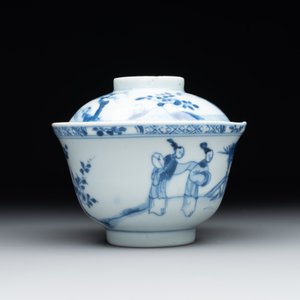 A Chinese blue and white 'figures and a phoenix' tea bowl and cover, Yongzheng — photo 5