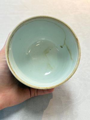 A Chinese blue and white 'figures in a landscape' bowl and cover, Kangxi mark and of the period — photo 6