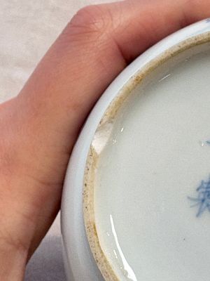 A Chinese blue and white 'figures in a landscape' bowl and cover, Kangxi mark and of the period — photo 8