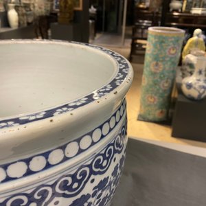 A Chinese blue and white fish bowl, 19th C. — photo 18