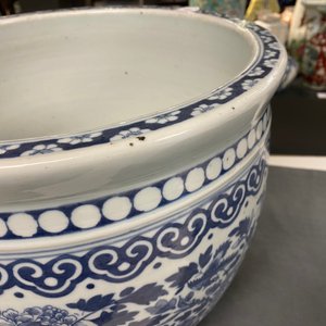 A Chinese blue and white fish bowl, 19th C. — photo 21