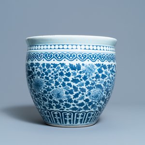 A Chinese blue and white fish bowl, 19th C. — photo 4