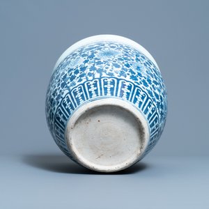 A Chinese blue and white fish bowl, 19th C. — photo 7