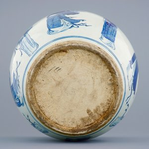 A Chinese blue and white fish bowl with large figures, 18/19th C. — 照片 6