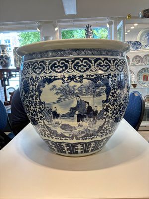 A Chinese blue and white fish bowl with narrative design, 19th C. — photo 3