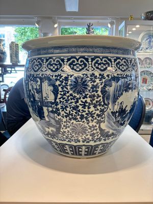 A Chinese blue and white fish bowl with narrative design, 19th C. — photo 6