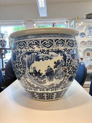 A Chinese blue and white fish bowl with narrative design, 19th C. — photo 7