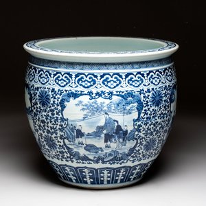 A Chinese blue and white fish bowl with narrative design, 19th C. — photo 1