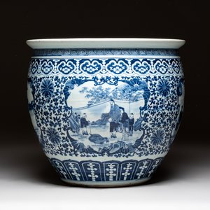 A Chinese blue and white fish bowl with narrative design, 19th C. — photo 2