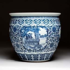 A Chinese blue and white fish bowl with narrative design, 19th C. — photo 5
