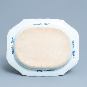 A Chinese blue and white fish strainer on stand, Qianlong — photo 3