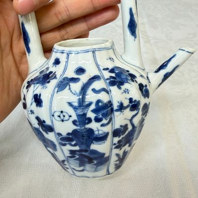 A Chinese blue and white 'Fisherman and Antiquities' teapot and cover — 照片 8