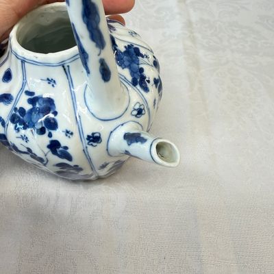 A Chinese blue and white 'Fisherman and Antiquities' teapot and cover — 照片 9