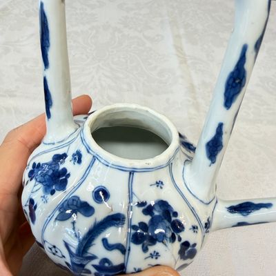 A Chinese blue and white 'Fisherman and Antiquities' teapot and cover — 照片 10