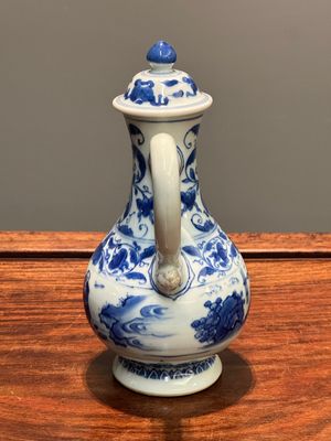 A Chinese blue and white 'fisherman and woodcutter' ewer and cover, Transitional period — 照片 4