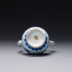A Chinese blue and white 'fisherman and woodcutter' ewer and cover, Transitional period — 照片 6