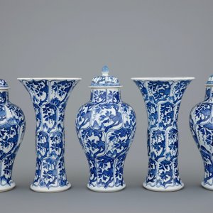 A Chinese blue and white five piece garniture, Kangxi — 照片 2