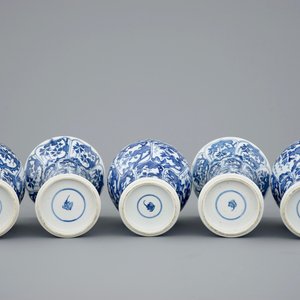 A Chinese blue and white five piece garniture, Kangxi — 照片 5