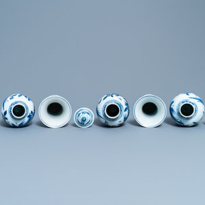 A Chinese blue and white five-piece garniture, Kangxi — 照片 5