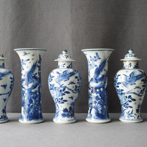 A Chinese blue and white five-piece garniture, Kangxi — 照片 7