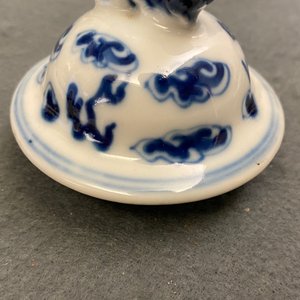 A Chinese blue and white five-piece garniture, Kangxi mark, 19th C. — photo 17