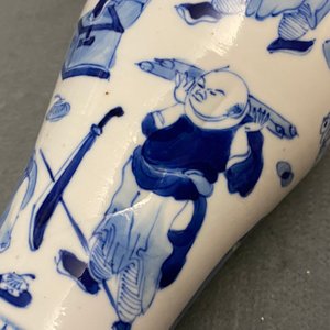 A Chinese blue and white five-piece garniture, Kangxi mark, 19th C. — photo 21