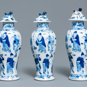 A Chinese blue and white five-piece garniture, Kangxi mark, 19th C. — photo 5
