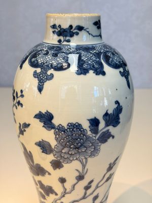 A Chinese blue and white five-piece garniture with birds among flowering branches, Qianlong — photo 19