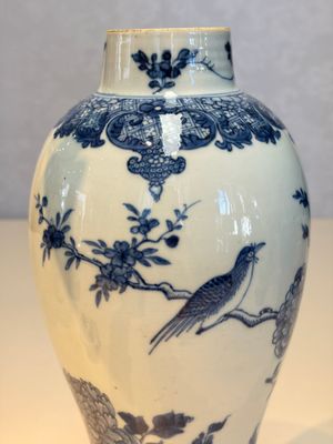 A Chinese blue and white five-piece garniture with birds among flowering branches, Qianlong — photo 10