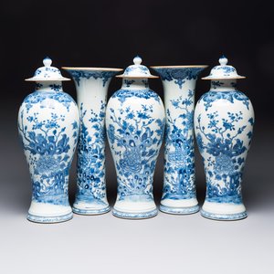 A Chinese blue and white five-piece garniture with birds among flowering branches, Qianlong — photo 1