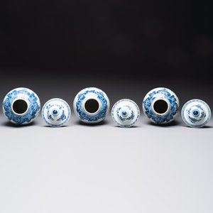 A Chinese blue and white five-piece garniture with birds among flowering branches, Qianlong — photo 6