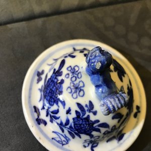 A Chinese blue and white five-piece garniture with dragons, Kangxi marks, 19th C. — 照片 13