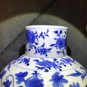A Chinese blue and white five-piece garniture with dragons, Kangxi marks, 19th C. — 照片 20