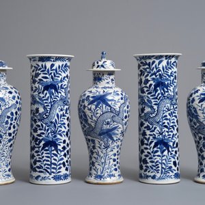 A Chinese blue and white five-piece garniture with dragons, Kangxi marks, 19th C. — 照片 4