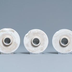 A Chinese blue and white five-piece garniture with floral design, 19th C. — photo 11